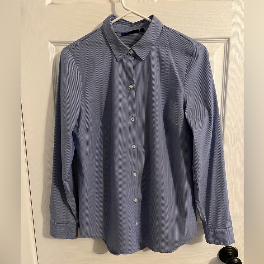 Apt 9 Women’s Blue Striped Button Down. Size Large.
